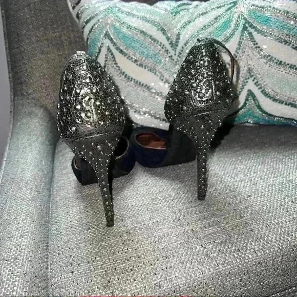 STEVEN black and gunmetal gray closed toe studded heel Size 7.5 - Picture 2 of 7